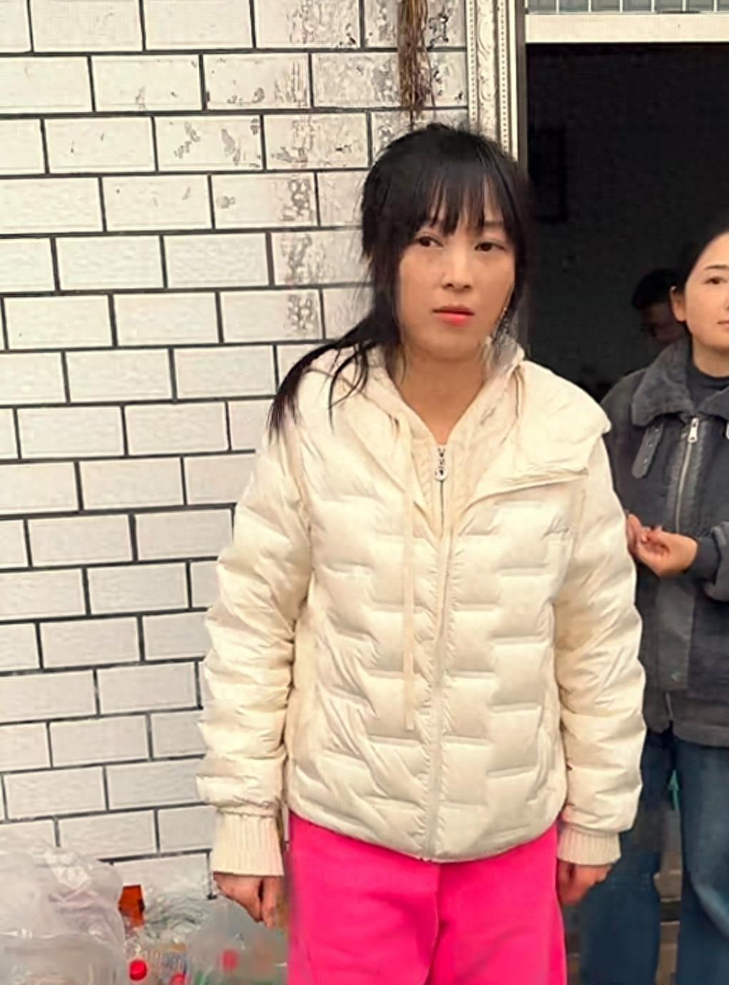 开云体育官方入口-远离造神陷阱，官媒揭开杀猪宴呆呆妹真实处境，令人担心的事发生